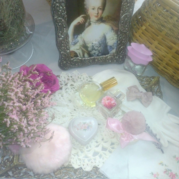 Vintage cottagecore trinket box - Picture 2 of 5